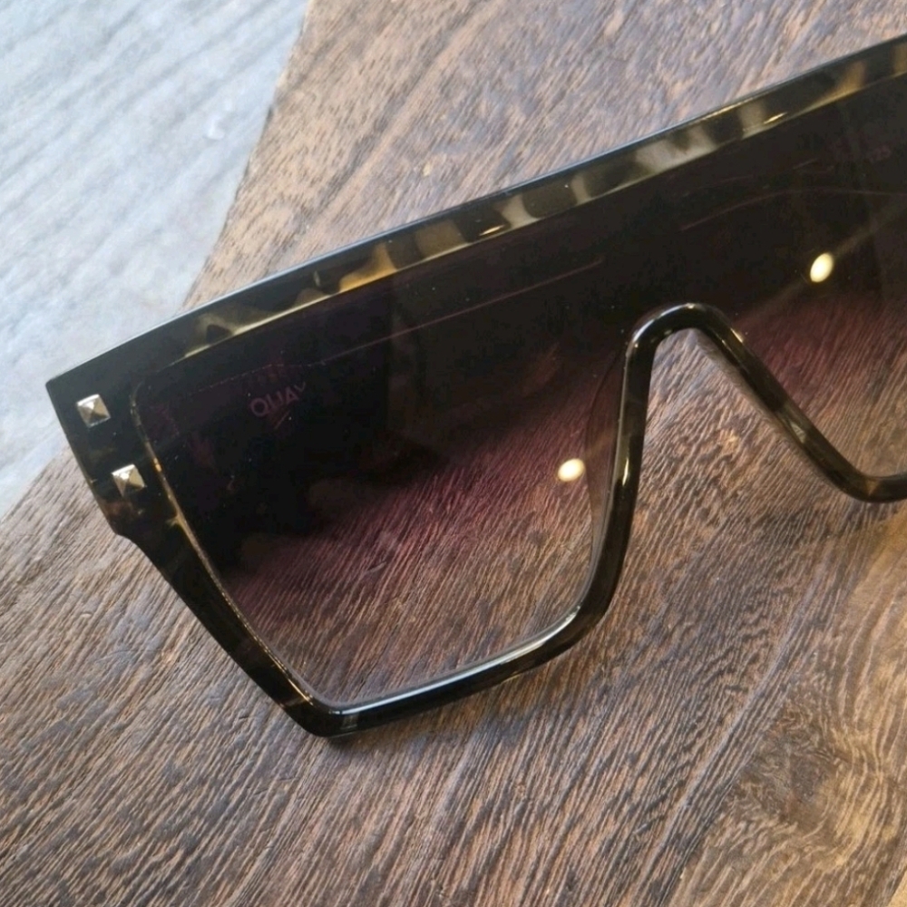 Quay Maxed Out Square Stud Detail Sunglasses in Faded Camo, Good Pre-Loved - Picture 6 of 14